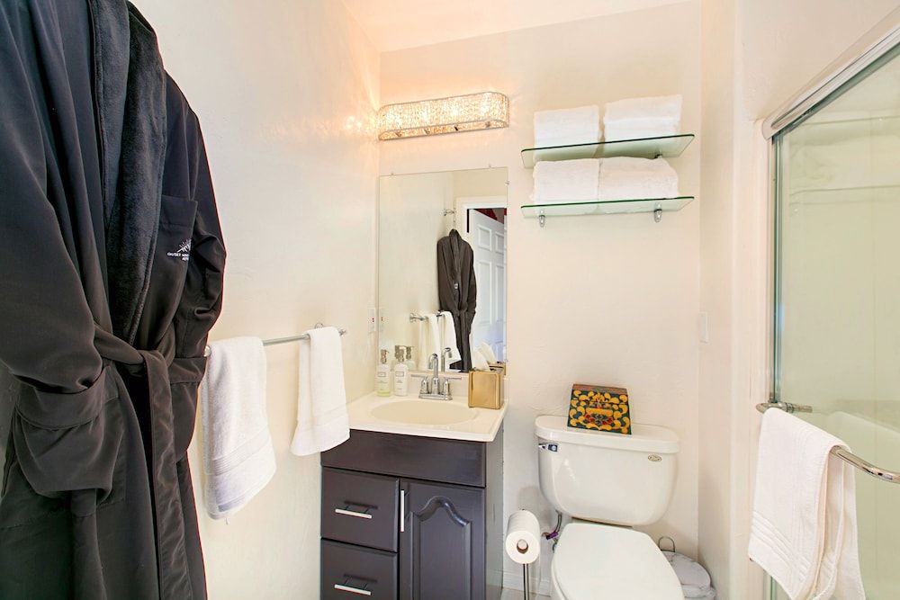 Quiet Mind Mountain Lodge, Retreat and Spa Lake Junior Suite 6