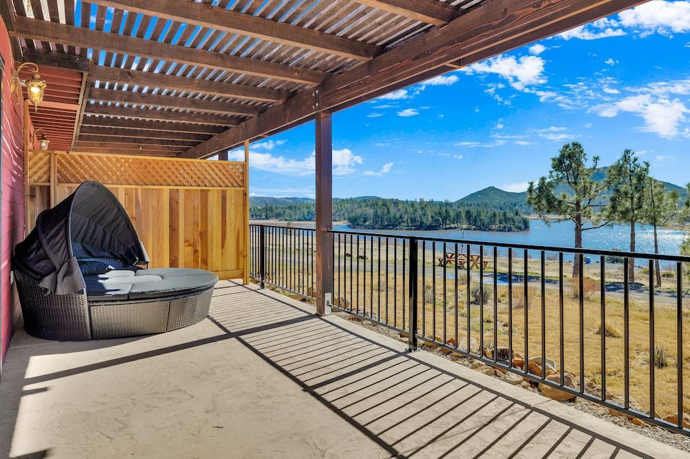 Quiet Mind Mountain Lodge, Retreat and Spa Luxury Studio, Bathtub, Lake View 5