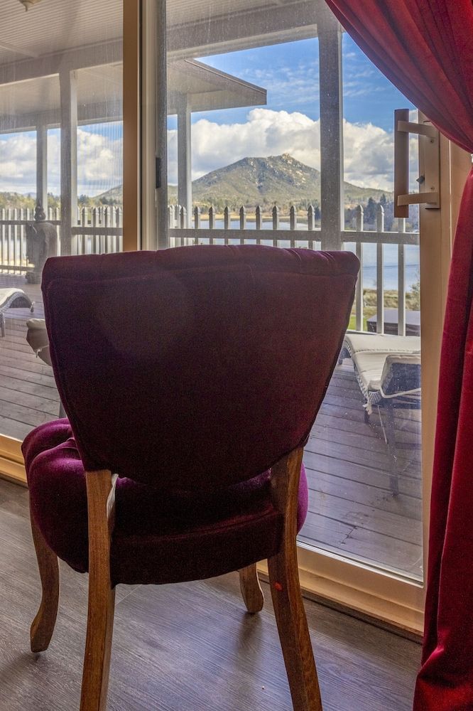 Quiet Mind Mountain Lodge, Retreat and Spa Lake Junior Suite 7