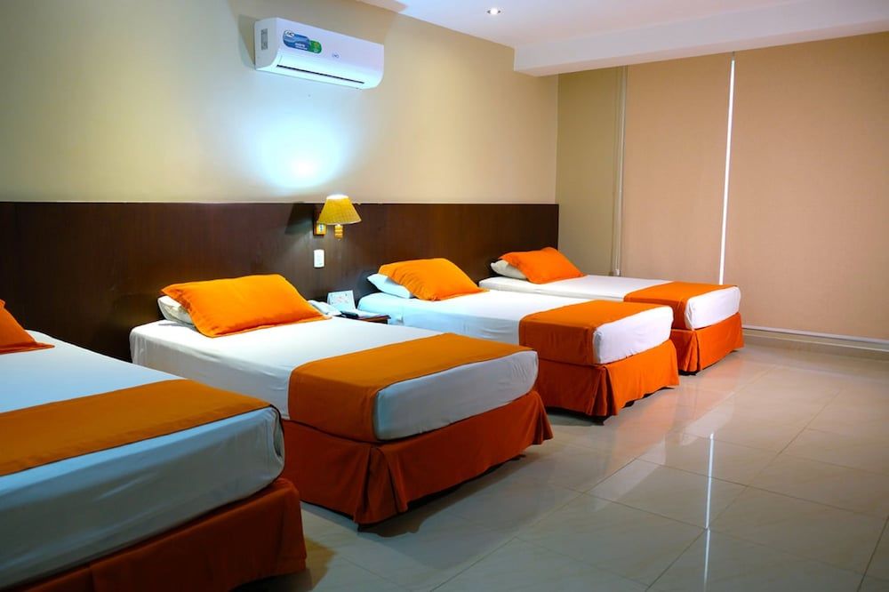 Hotel Los Almendros Standard Quadruple Room, Multiple Beds, Non Smoking 3