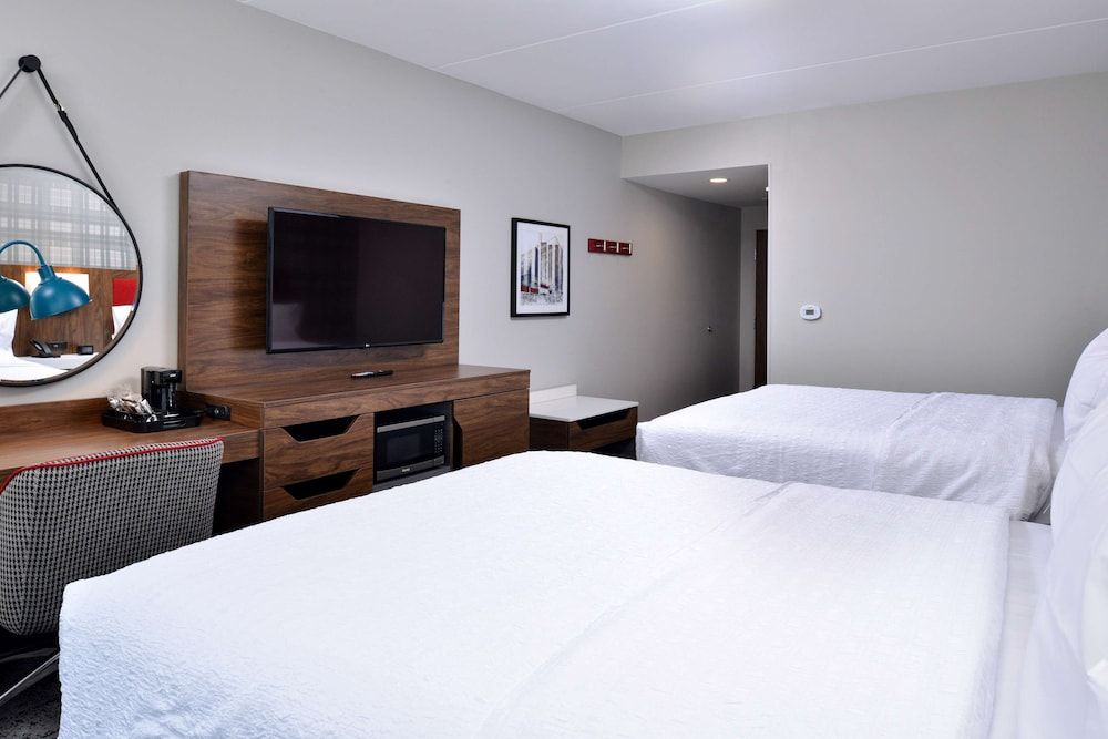 Room, 2 Queen Beds, Accessible, Bathtub (Mobility & Hearing)