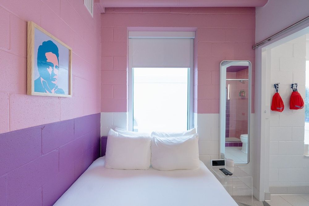 Room 313: Cozy Full