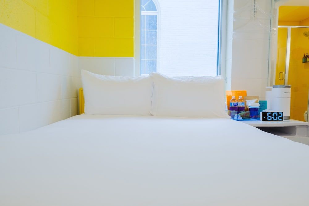 Room 218: Cozy Full