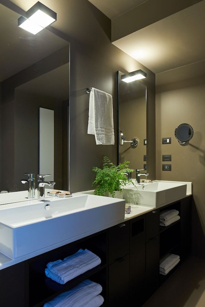 Delparco Hotel Executive Suite, Accessible 9