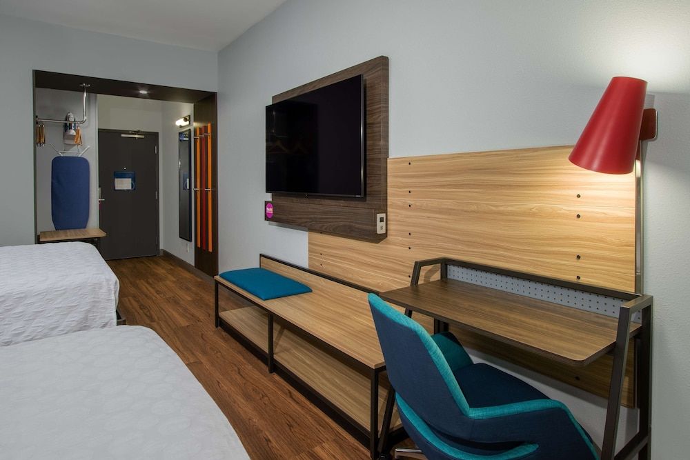 Room, 2 Queen Beds, Accessible (Mobility & Hearing, Roll-in Shower)