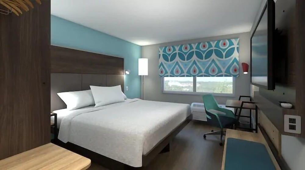 Room, 1 King Bed, Accessible (Mobility & Hearing, Roll-in Shower)