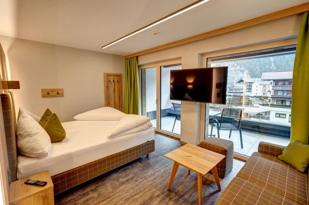 Superior Double Room, Balcony, Mountain View
