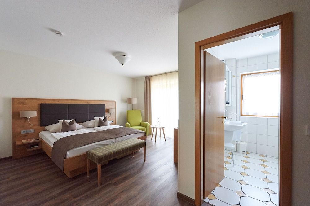 Landhotel Fetzer Landhaus Doppelzimmer, 1 Queenbett, Nichtraucher 8