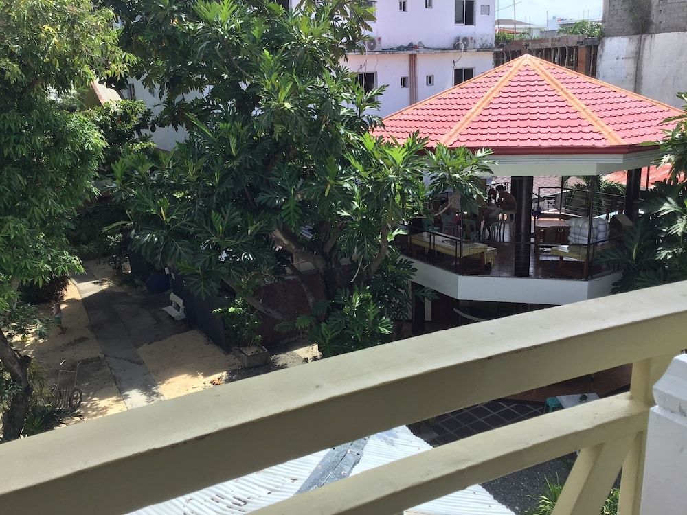 Rob and Fred's Resort Standard Room 8