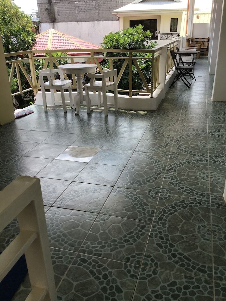 Rob and Fred's Resort Standard Room 7