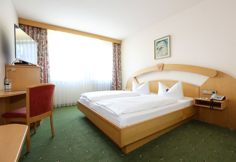 Arthotel ANA Goggl Standard Double Room 8