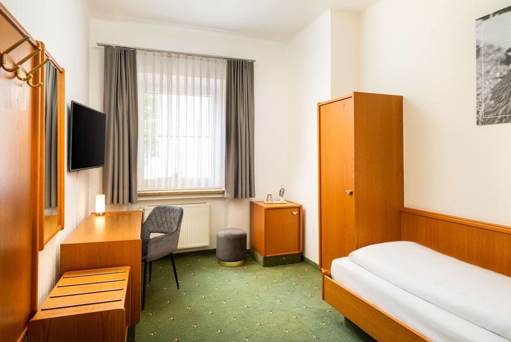 Arthotel ANA Goggl Standard Single Room 4