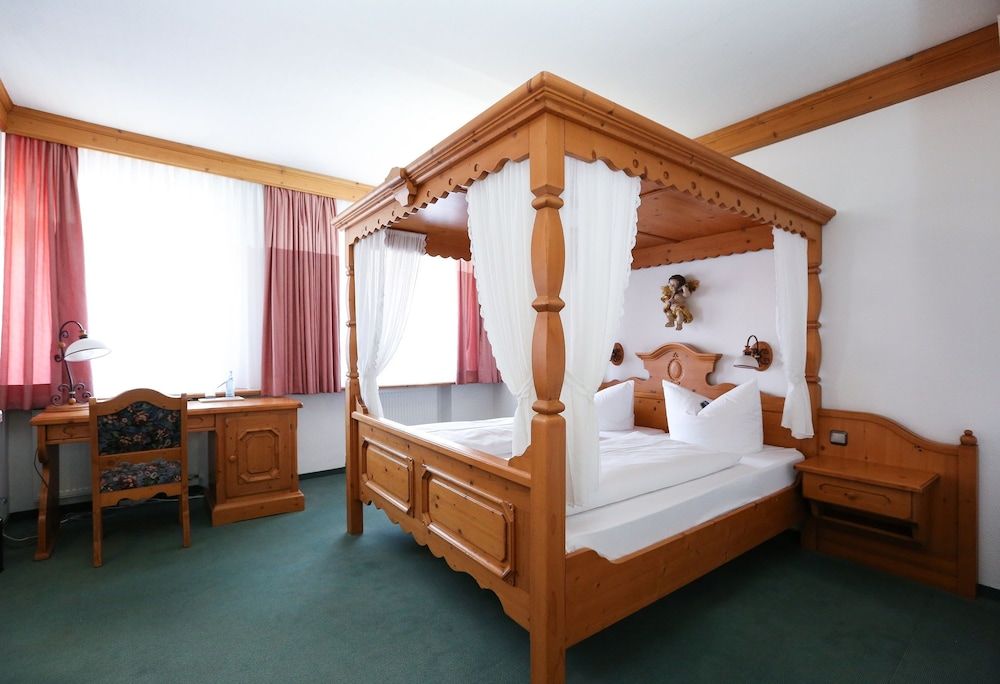 Arthotel ANA Goggl Standard Double Room 4