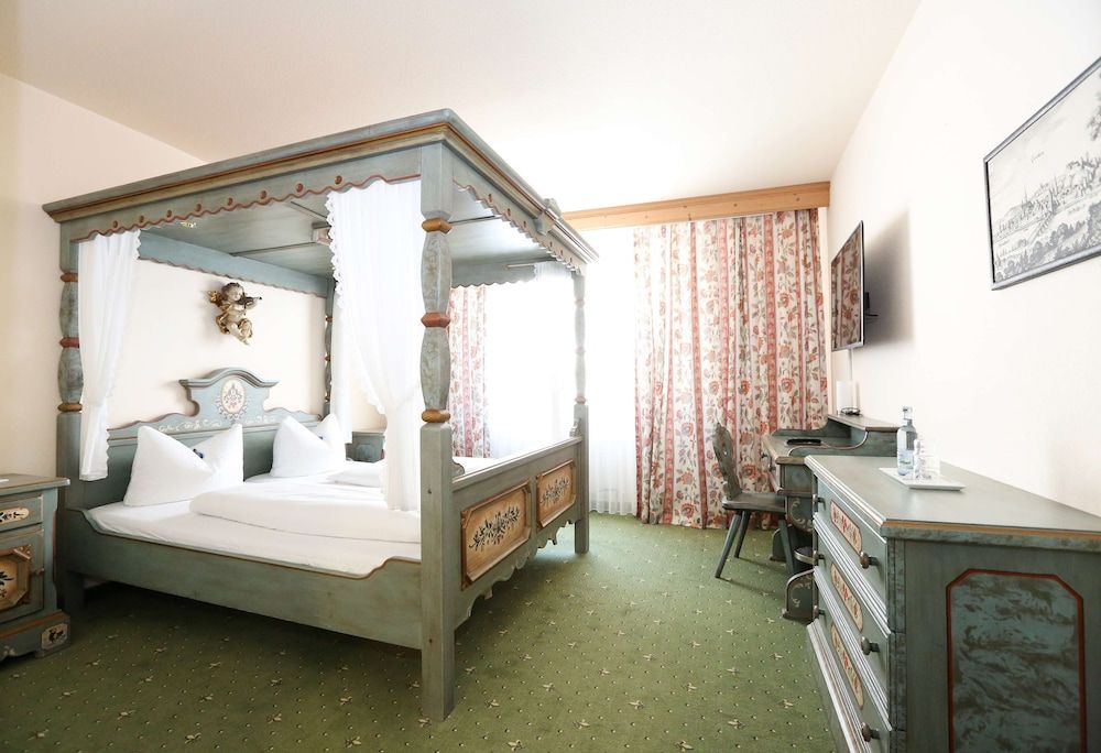 Arthotel ANA Goggl Standard Quadruple Room 2