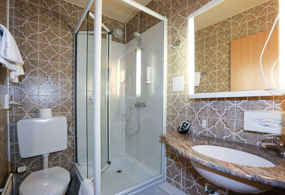 Arthotel ANA Goggl Standard Single Room 6