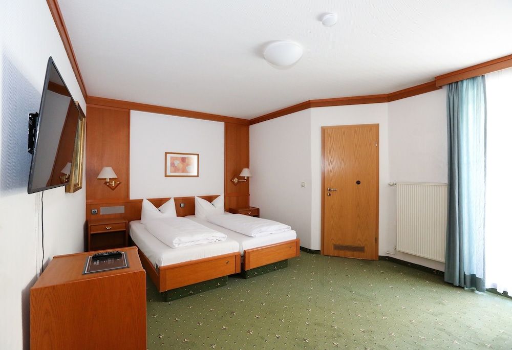 Arthotel ANA Goggl Standard Double Room 7