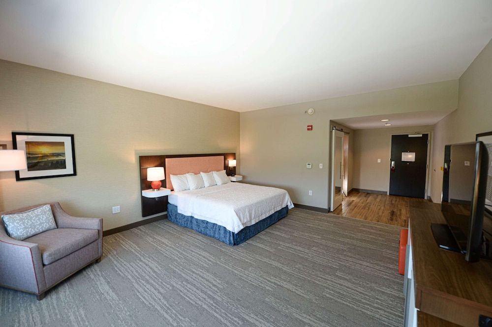 Room, 1 King Bed, Accessible, Bathtub