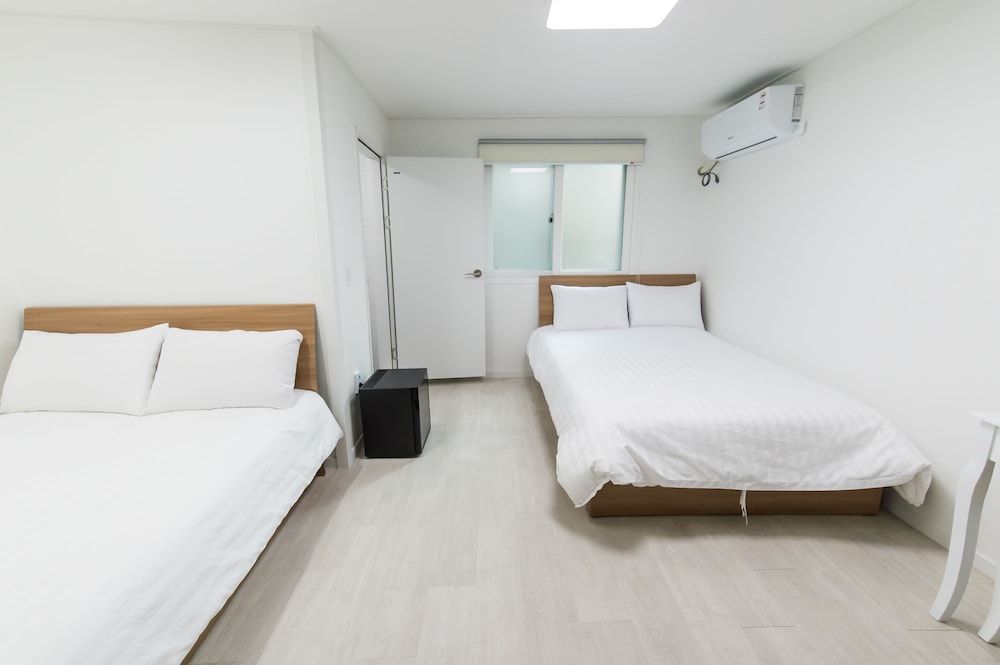 Kpop Haus Family Room 4