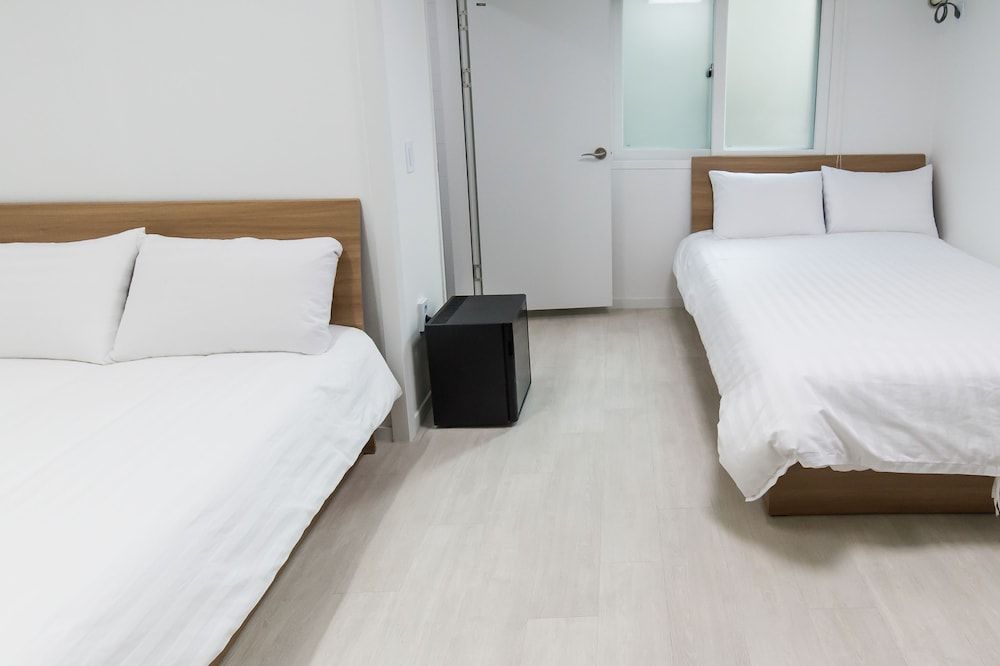 Kpop Haus Family Room 2