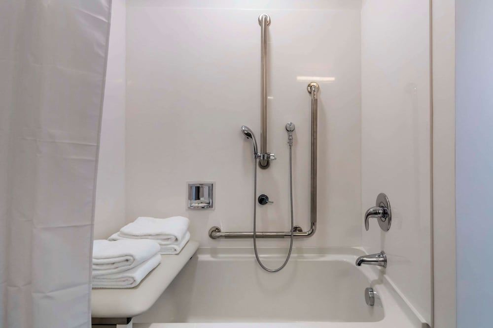 Quality Inn Room, 1 Queen Bed, Non Smoking 9