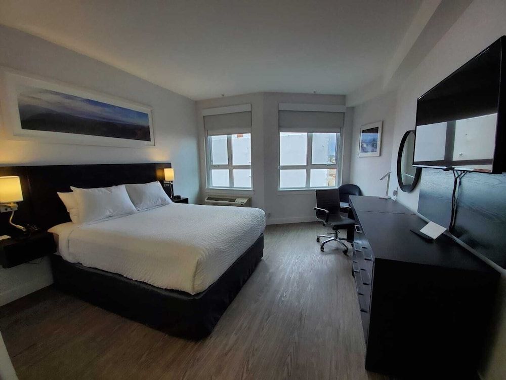 Quality Inn Standard Room, 1 Queen Bed, Non Smoking 3