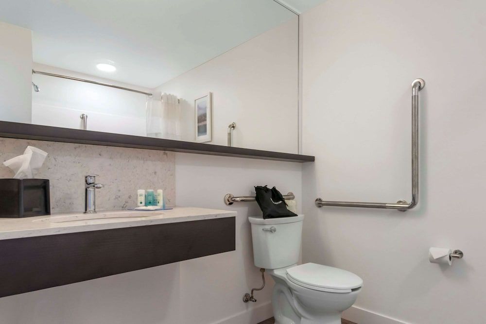 Quality Inn Room, 1 Queen Bed, Non Smoking 10