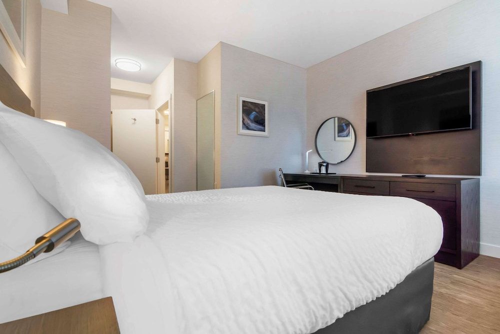 Quality Inn Room, 1 Queen Bed, Non Smoking 5