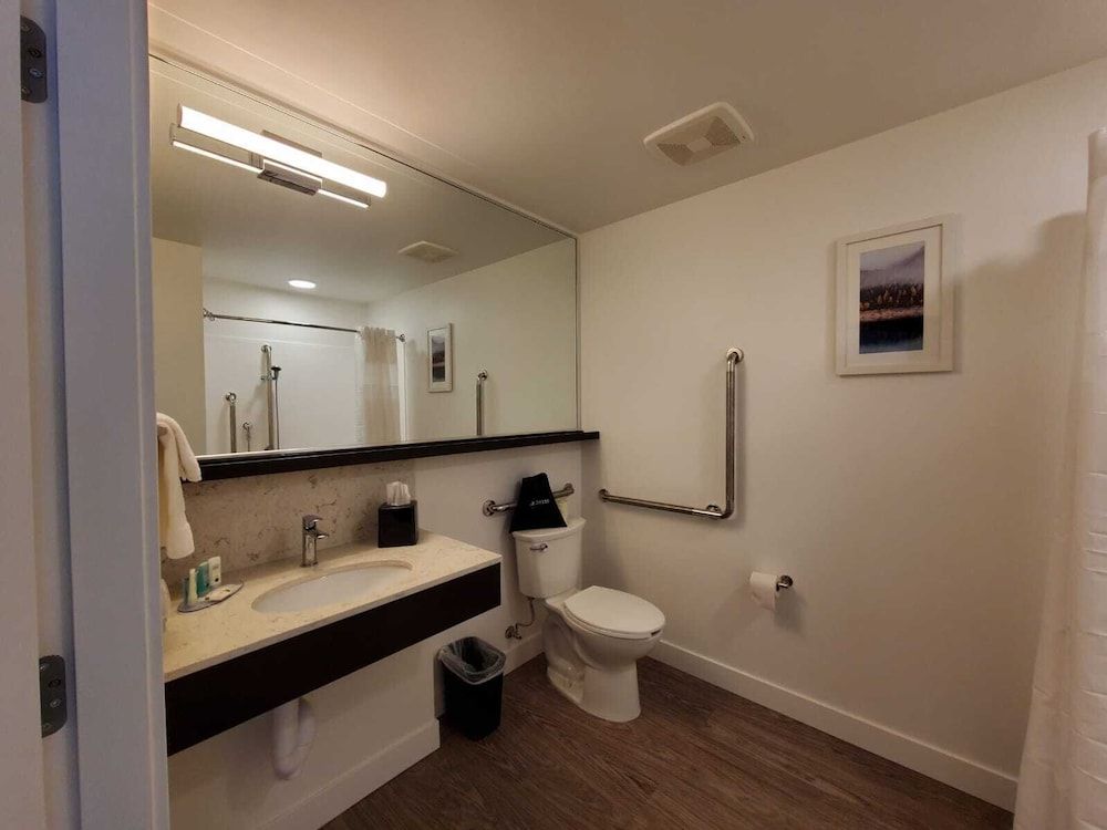 Quality Inn Room, 1 Queen Bed, Non Smoking 8