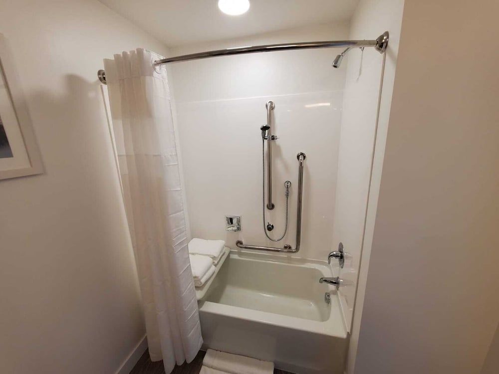 Quality Inn Room, 1 Queen Bed, Non Smoking 7