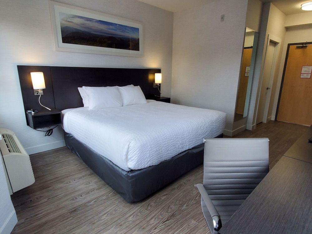 Quality Inn Standard Room, 1 Queen Bed, Non Smoking 2