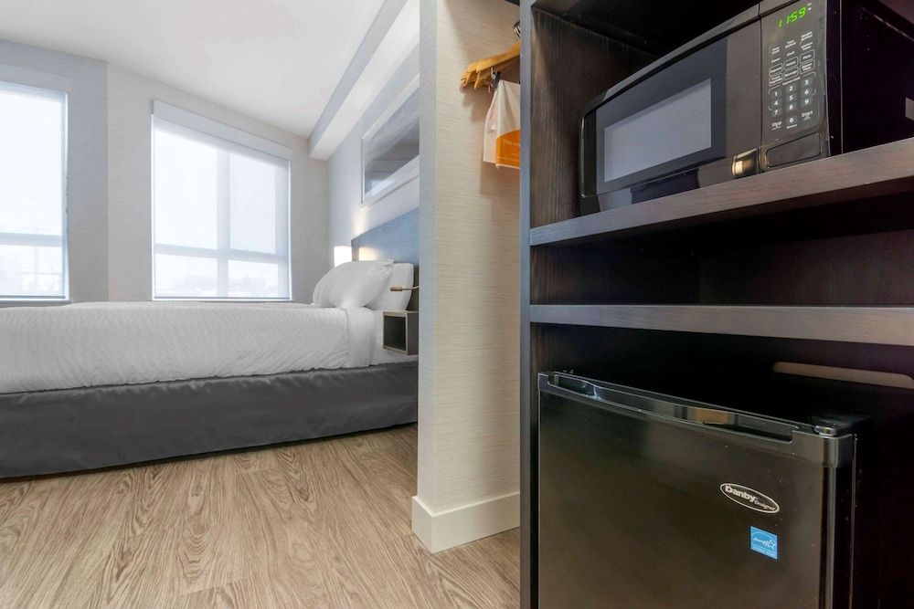 Quality Inn Room, 1 Queen Bed, Non Smoking 4