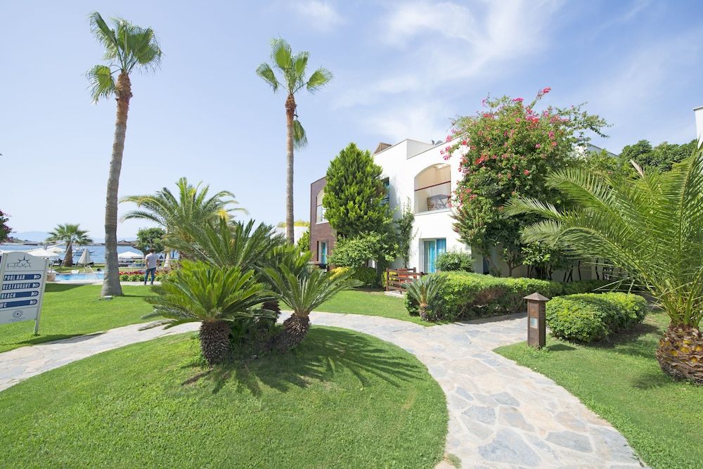 undefined Costa Luvi Hotel 8