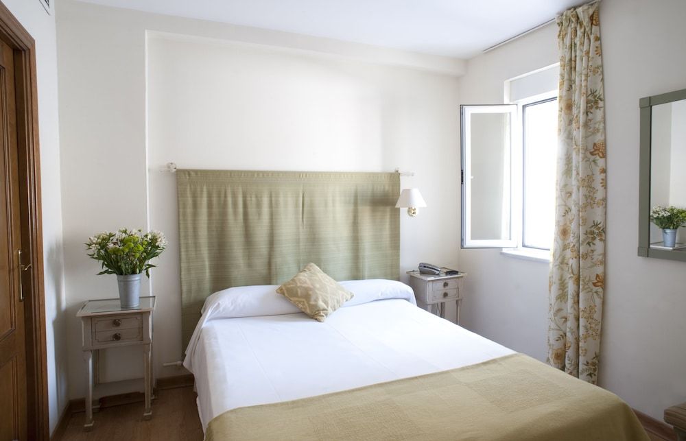 Hotel Alcántara Economy Double Room with 1 Double Bed Interior View