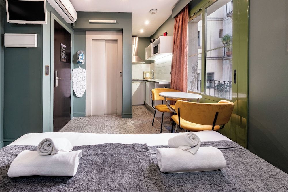 Ainb Born-damas Apartments Standard Studio, 1 Bedroom, Balcony 9