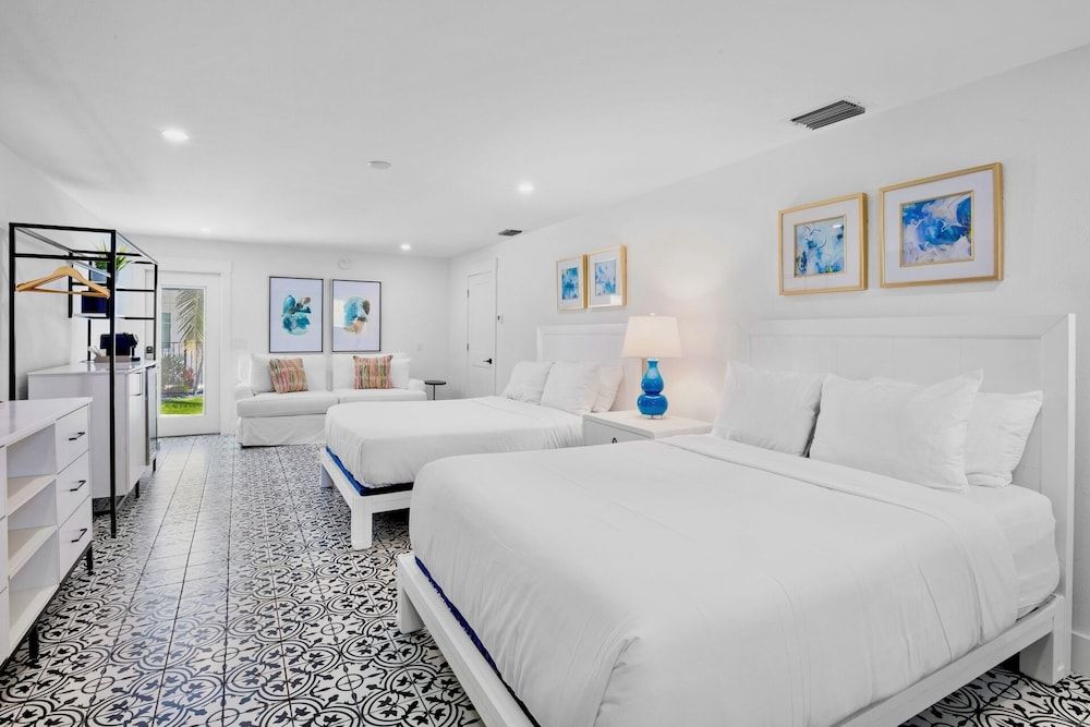 Deluxe Two King Suite