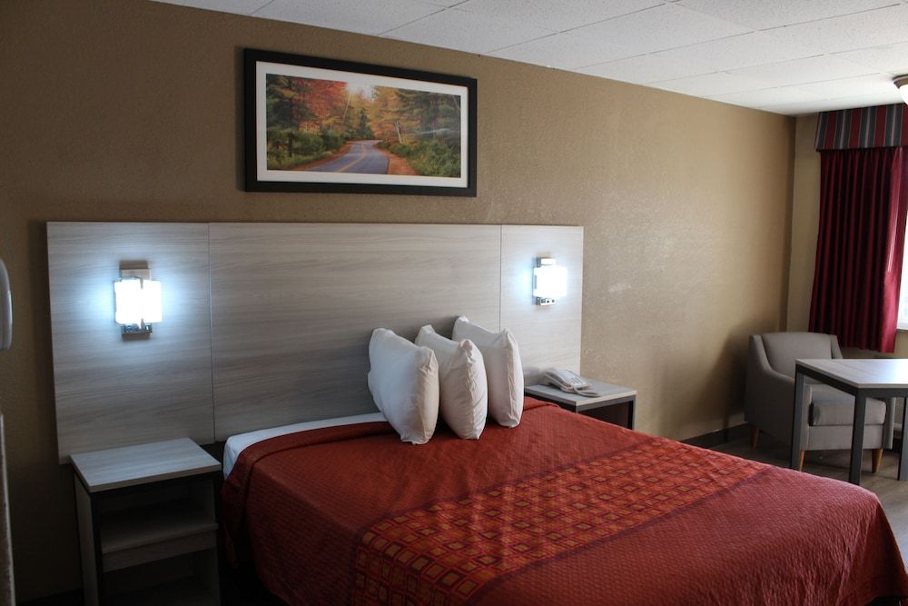 Superior Room, 1 Queen Bed Efficiency, Non Smoking
