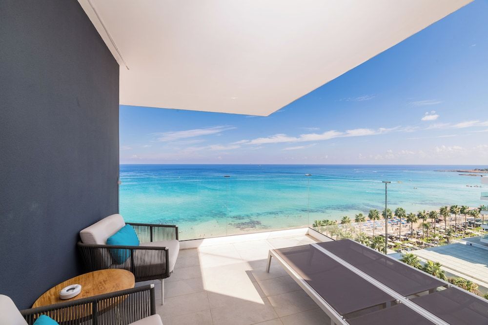 Flamingo Paradise Beach Hotel Adults Only Deluxe Suite, Sea View (Front) 7