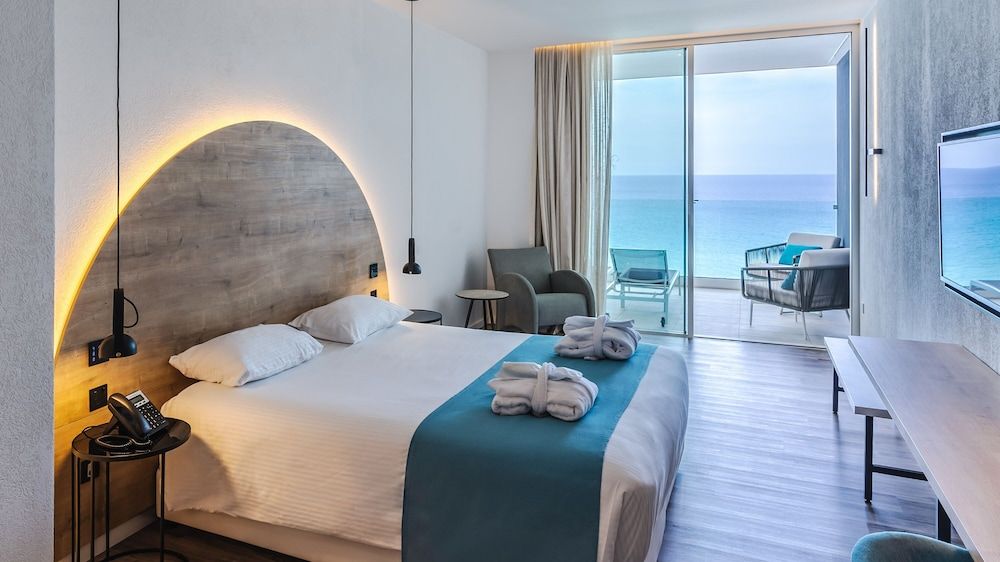 Flamingo Paradise Beach Hotel Adults Only Deluxe Suite, Sea View (Front) 6
