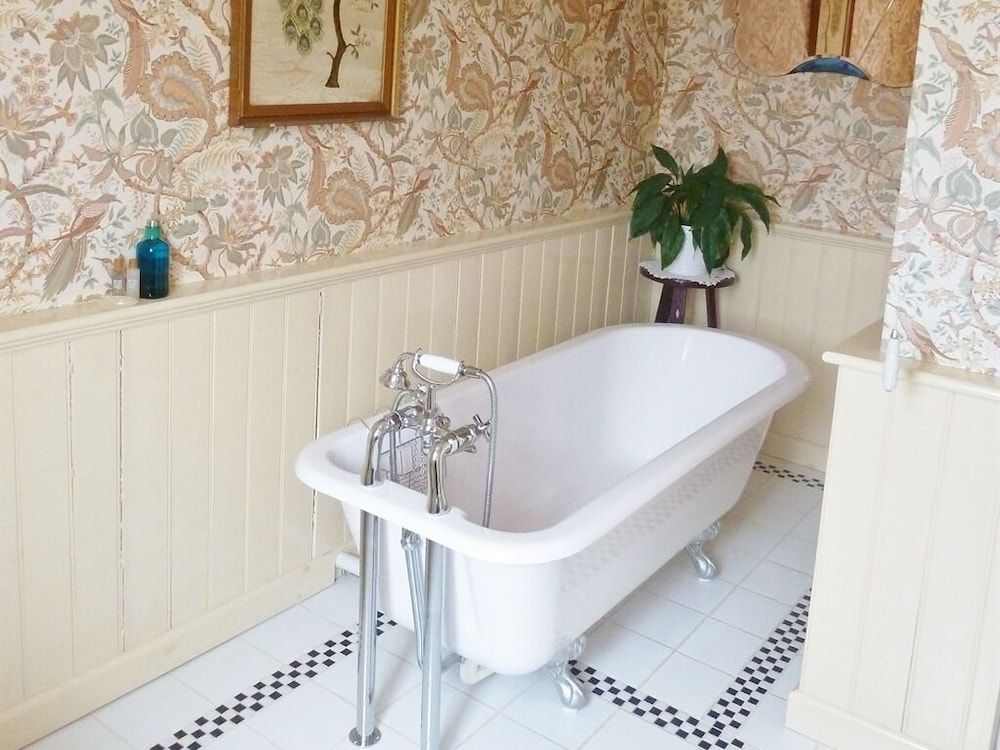 Ardwyn House Luxury Double Room, Ensuite 3