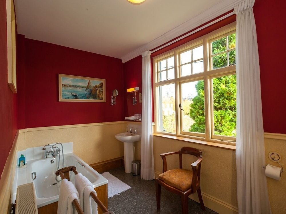 Ardwyn House King Ensuite with Bath 2