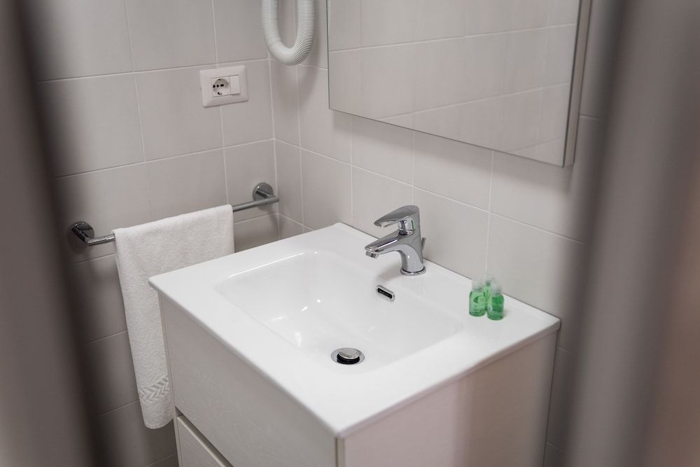 Minerva Monks Inn Classic Double Room 11