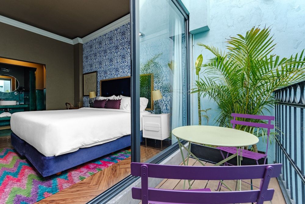 Pug Seal Polanco Anatole France Deluxe Room 2