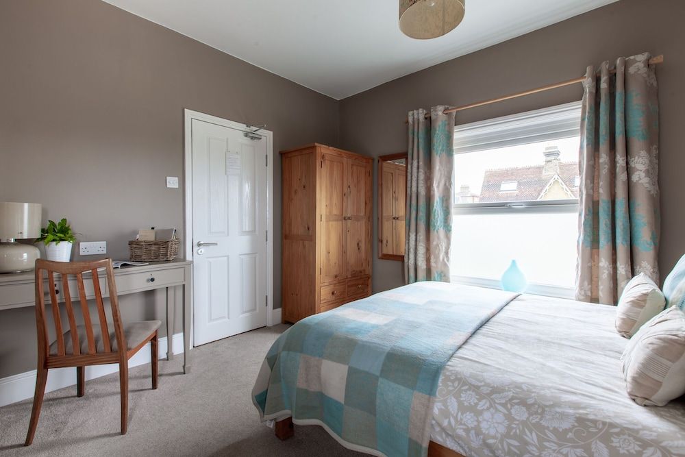 The Caledon Standard Double Room, Ensuite 4