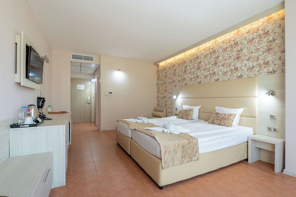 Standard Double or Twin Room, Balcony, Park View