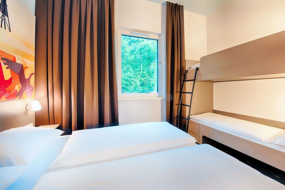 B&B Hotel Cuxhaven Quadruple Room 2