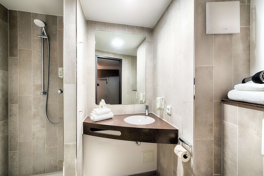 B&B Hotel Cuxhaven Triple Room 4