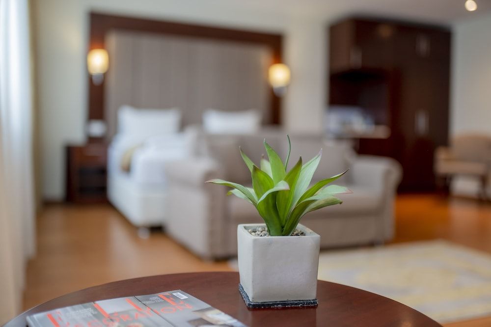 Palast Hotel Business Quadruple Room 10