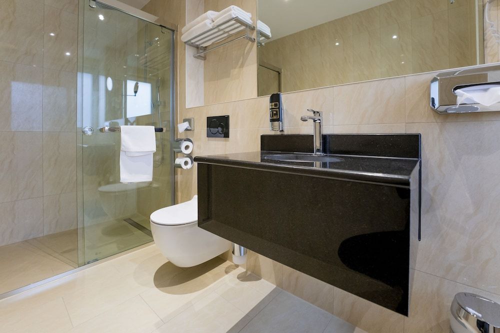 Palast Hotel Luxury Triple Room 7