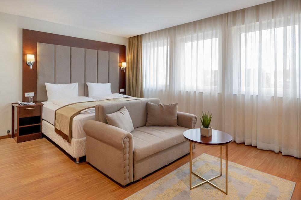 Palast Hotel Luxury Triple Room