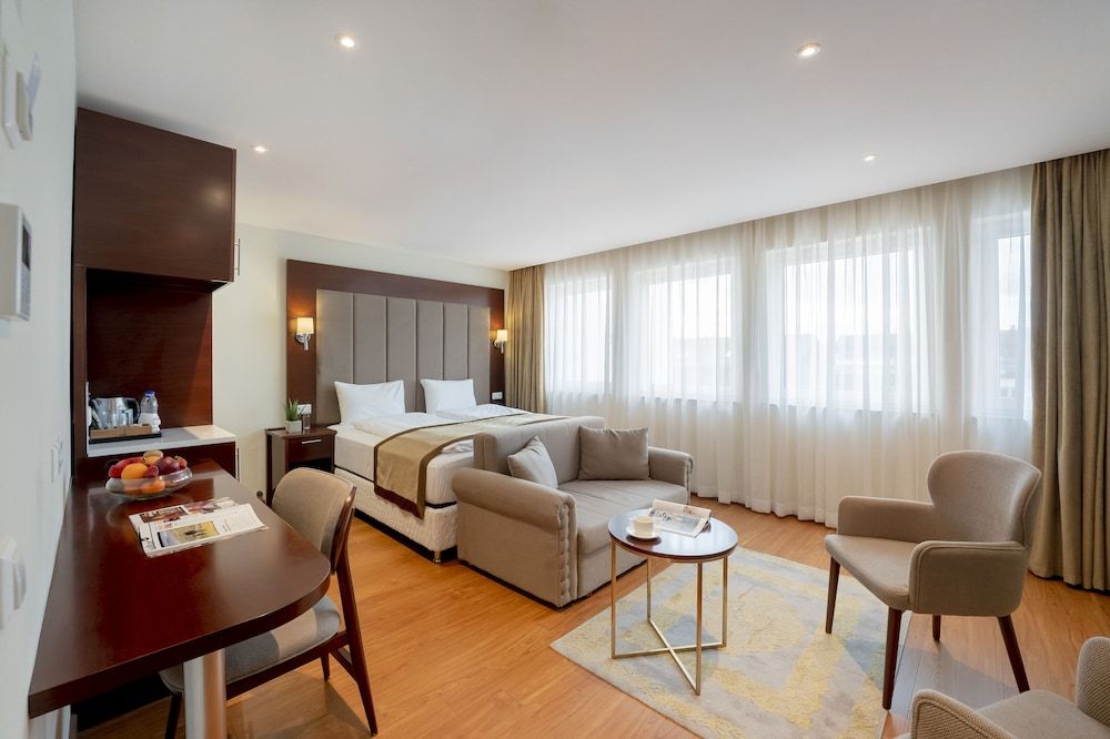 Palast Hotel Luxury Triple Room 2